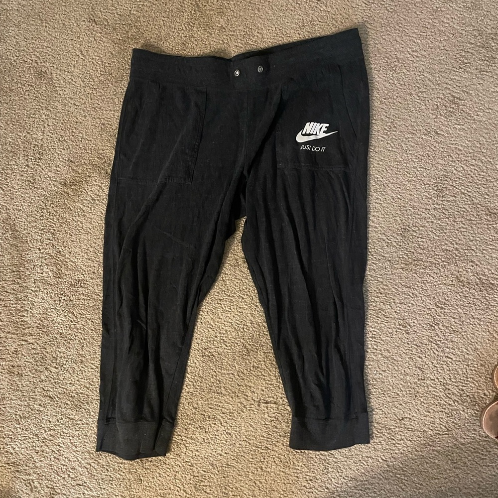 Nike Black Ankle Cropped Pants